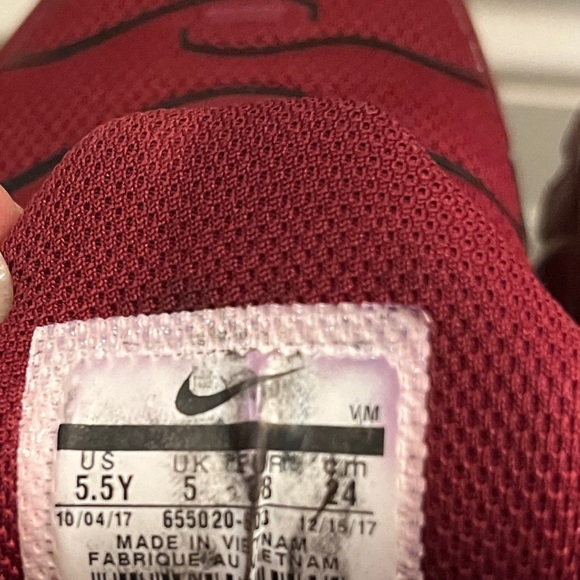 Nike Air Max burgundy in color - Picture 7 of 7